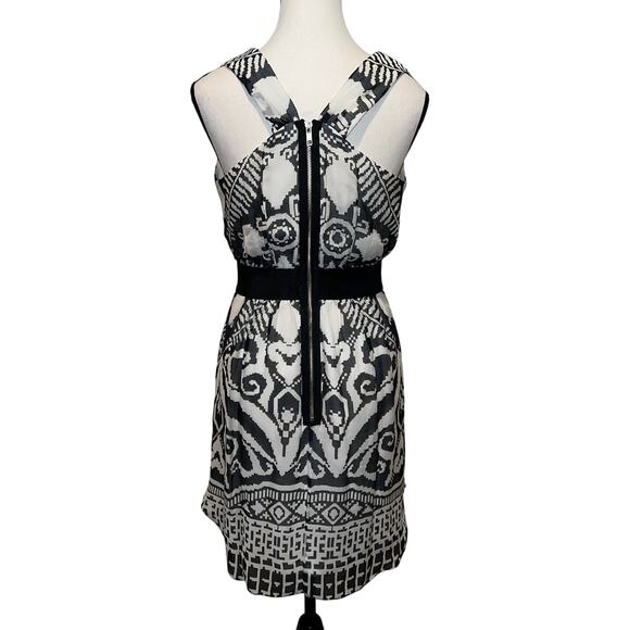 Milly of New York Bold Black White Geometric Cross Back V-Neck Dress Size 2 - Picture 2 of 16